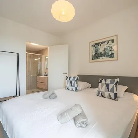 Modern With Stunning Terrace & Views Lägenhet *
